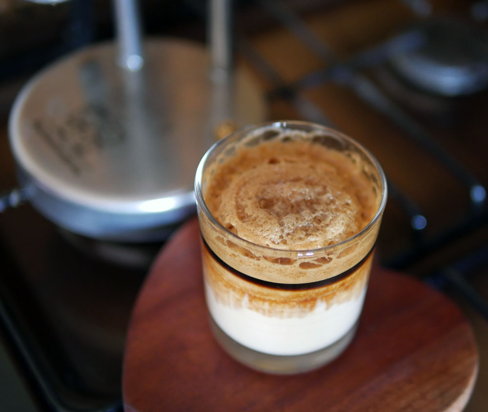 Kamira, il Caffè Espresso Cremoso sul Fornello di Casa Senza Cialde e  Capsule